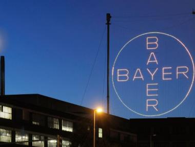 Bayer съкращава 12 000 работни места и продава марки