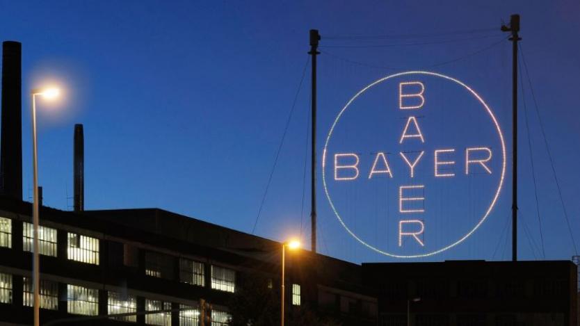 Bayer съкращава 12 000 работни места и продава марки