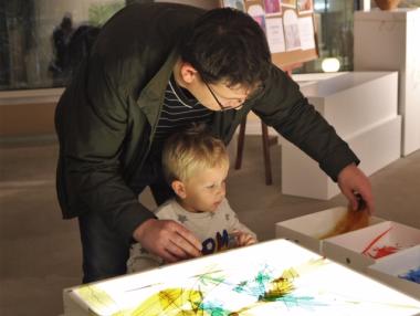 Как децата помагат на деца с рисунки