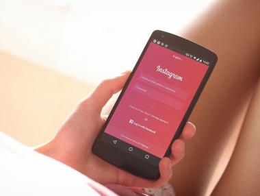 Instagram пуска функция за споделяне само с „близки приятели“