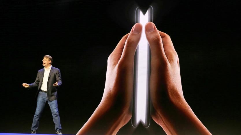 Китайци откраднаха иновацията на Samsung за огъващ се екран
