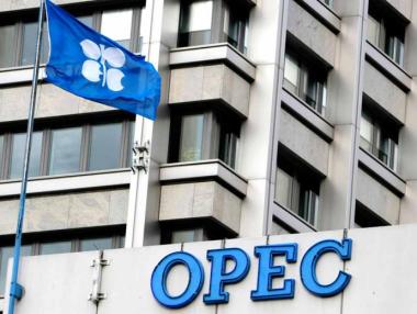 Икономическата комисия към ОПЕК препоръча свиване на добива на петрол