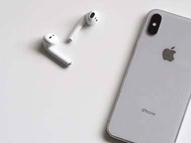 Apple готви редизайн на безжичните слушалки AirPods