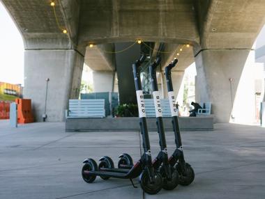 Uber все по-уверено гледа към споделените превози със скутери