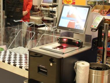 Магазин на „Т-Маркет” вече има каси на самообслужване