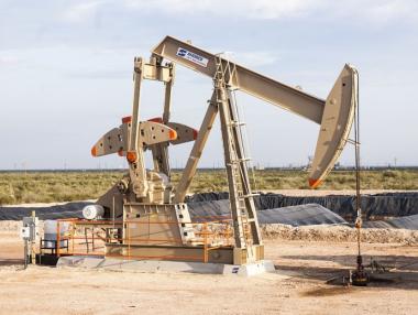 Петролът поскъпна с още 2.5%