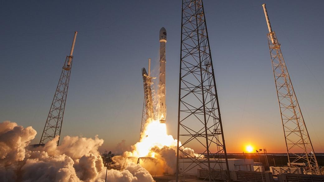Рекордьорската мисия на SpaceX завърши успешно