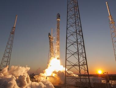 Рекордьорската мисия на SpaceX завърши успешно