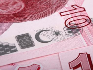 Нови страхове тласкат турската лира отново надолу