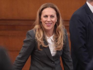 Вицепремиерът Николова: Липсата на кадри пречи на инвестициите