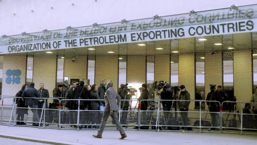 ОПЕК иска да накара Русия да намали добива на петрол