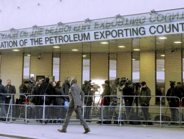 ОПЕК иска да накара Русия да намали добива на петрол