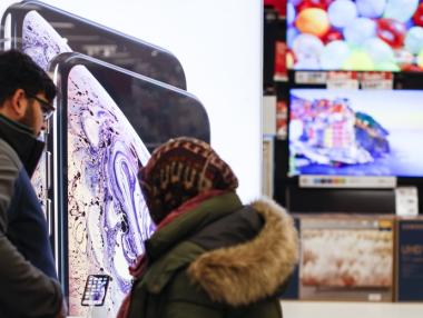 UBS прогнозира спад на приходите на Apple от iPhone през 2019 г.