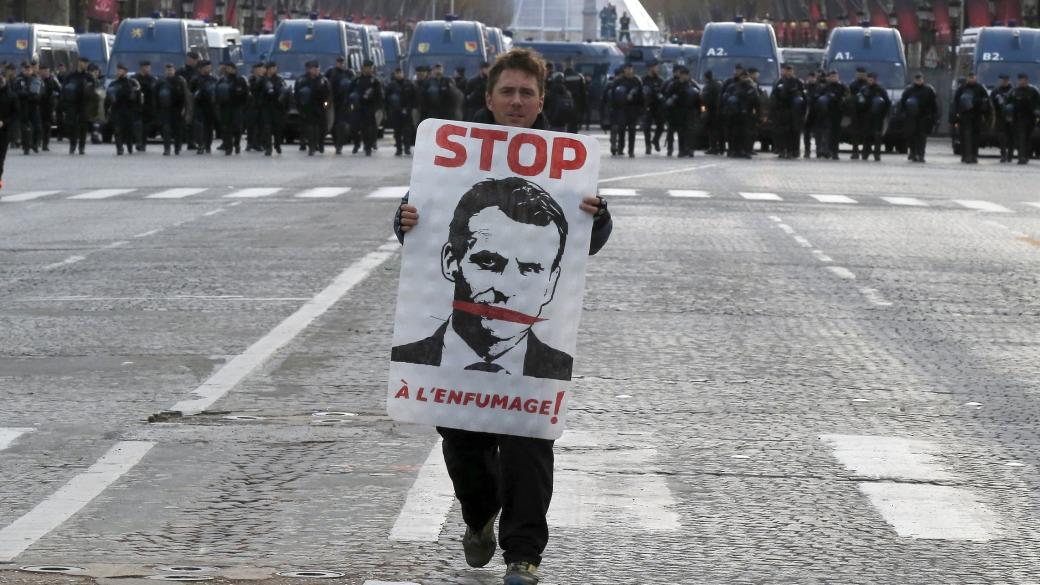 Париж днес: Затварят историческите символи и разполагат бронирани машини
