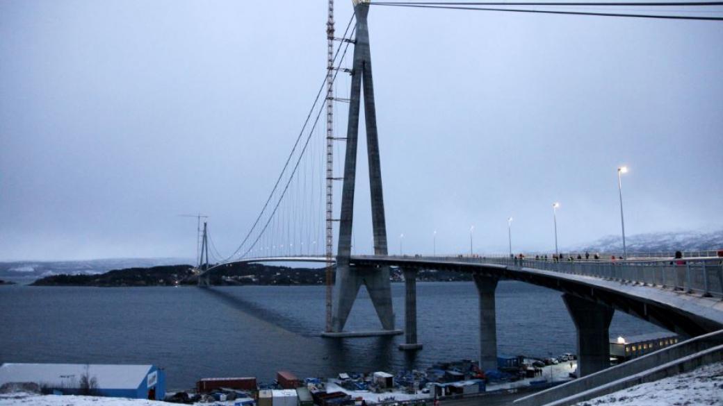 Откриха най-дългия окачен мост в Арктическия кръг
