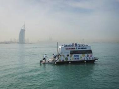 Първият в света плаващ супермаркет заработи в Дубай