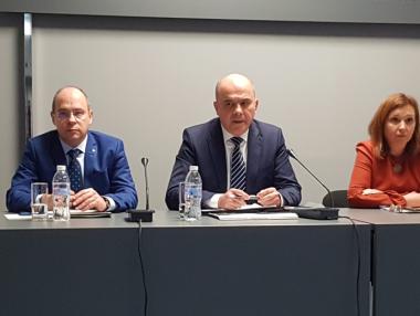 Очертаващият се остър недостиг на кадри става приоритет за властта