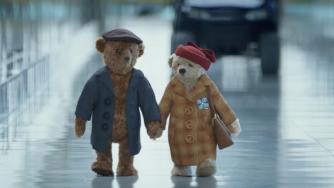 Коледната реклама на „Хийтроу“: Любимите мечки отново са тук