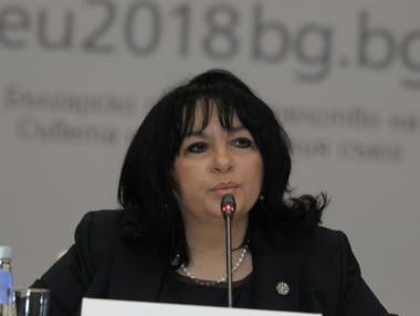 Петкова: Никой отвън няма да попречи „Турски поток“ да мине през България