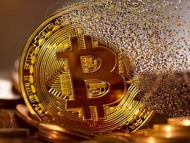 Хронология на поевтиняването: Една година от рекордните $20 000 за bitcoin