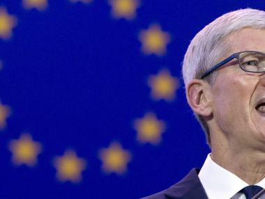 Франция реши да облага допълнително приходите на Facebook и Google