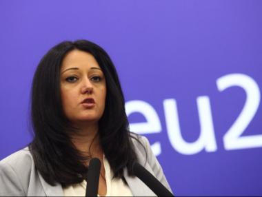 Депутатите гласуват освобождаването на Лиляна Павлова като министър