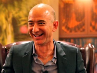 Безос прави за минута колкото едно семейство за година и половина