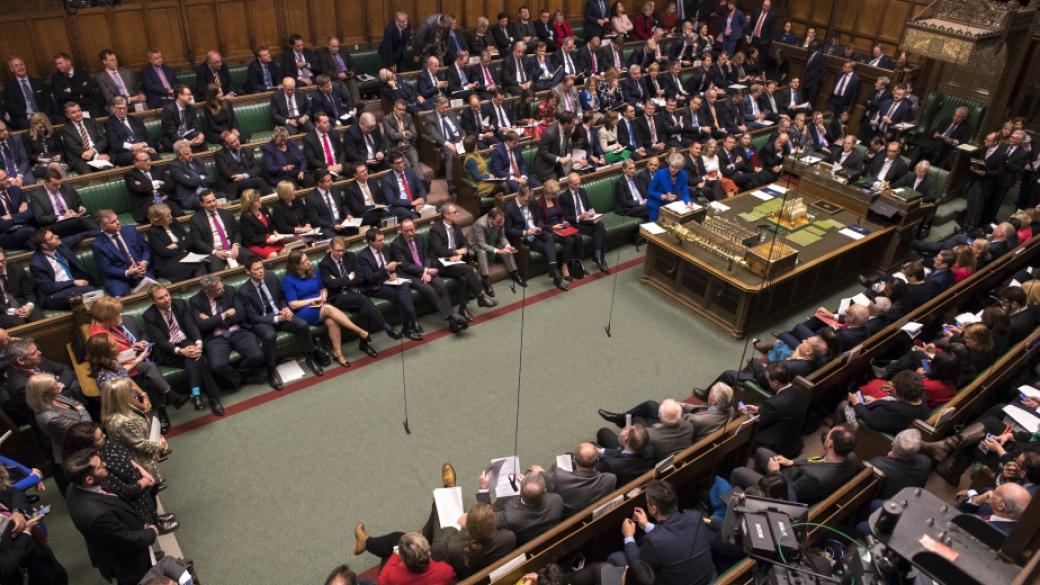 Разколът между британските министри и депутати се задълбочава