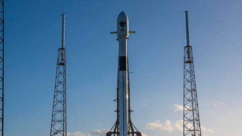 SpaceX успешно изстреля ракетата с GPS-сателит (видео)