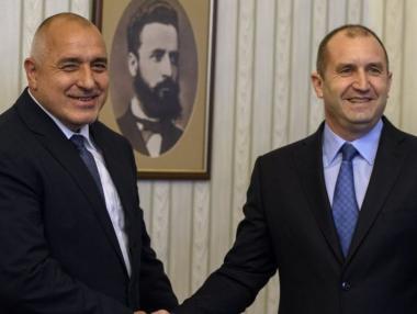 Радев и Борисов с пожелания за топлина и любов за Коледа