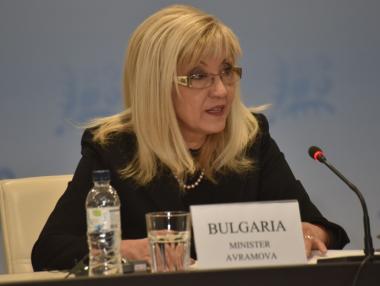 Петя Аврамова: Всяка община може да си поиска републикански път