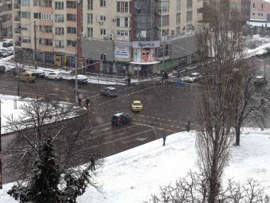 Над 130 снегорина обработват пътищата в столицата