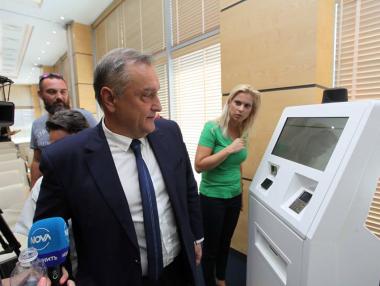 Пълен хаос с електронните винетки