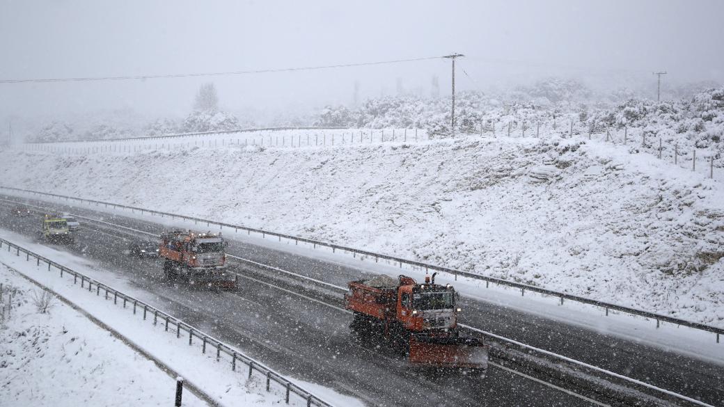 Бурята „София” блокира съседна Гърция под сняг