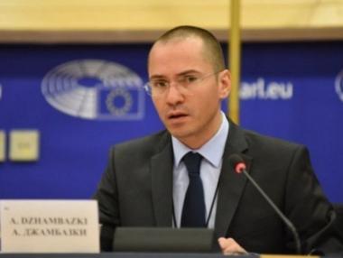 Джамбазки: Пакет „Мобилност“ ще принуди близо 450 хил. българи да емигрират