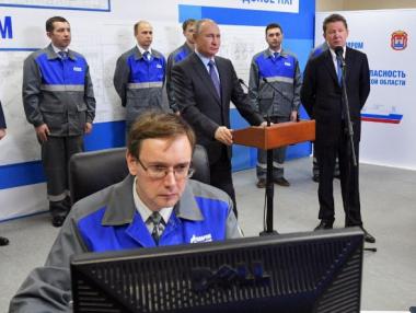 Путин даде старт на първото руско плаващо хранилище за втечнен газ