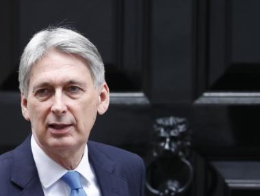 Филип Хамънд : Британците ще пострадат, ако излязат от ЕС без сделка