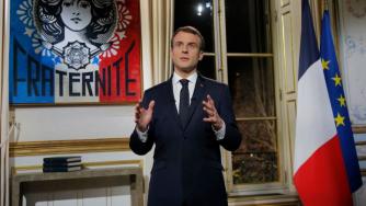 И Макрон пропуска форума в Давос