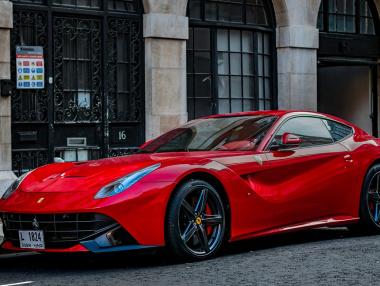 7 нови коли Ferrari, два Aston Martin и едно Bugatti са купени за година в България