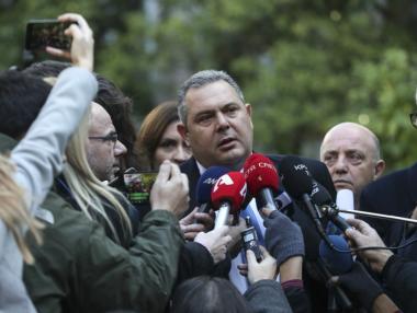 Военният министър на Гърция подаде оставка заради споразумението с Македония