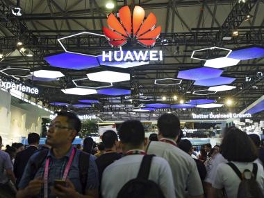 Китай призова света да спре с „измислиците“ за Huawei