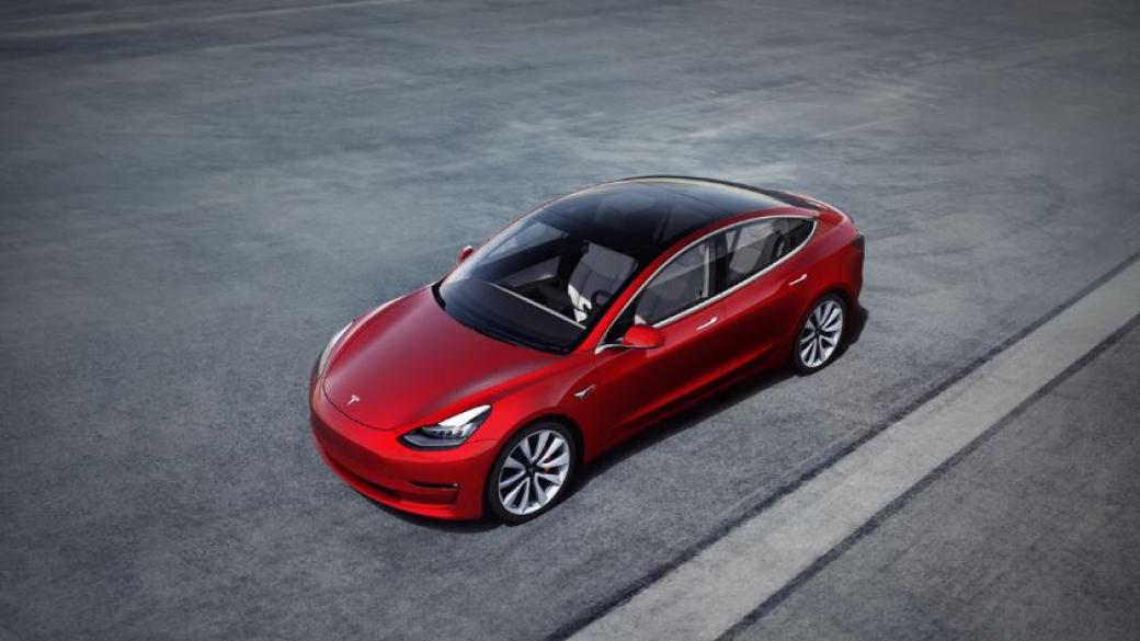 Tesla подарява Model 3 на този, който успее да хакне колата
