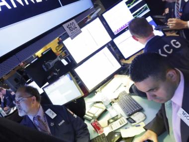 Оставането на Мей на власт и силни отчети изведоха пазарите на зелено