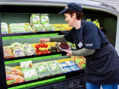 Коли-роботи разнасят хранителни стоки по домовете