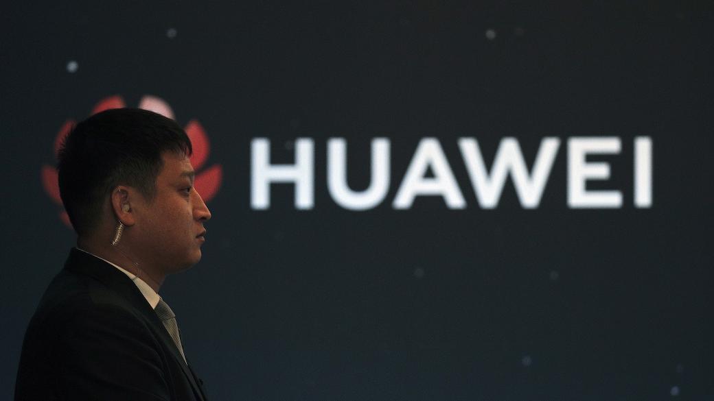 Какво се случва с Huawei?