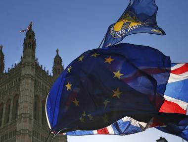 Депутатите в Лондон напредват с отлагането на Brexit