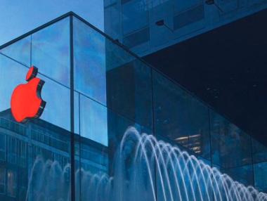 Apple уволни повече от 200 служители