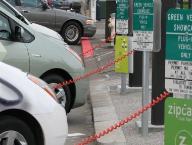 Volkswagen пуска мобилни зарядни станции за електромобили