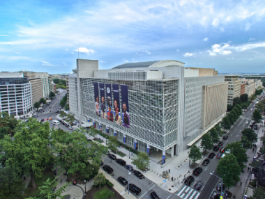 Световната банка открива център за споделени услуги в България