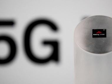 ЕК смята да отреже китайските фирми от търговете за 5G